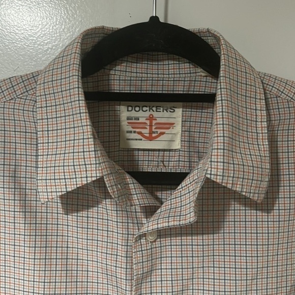 Dockers Men Button Up Short Sleeve Shirt Size Medium - Picture 6 of 8